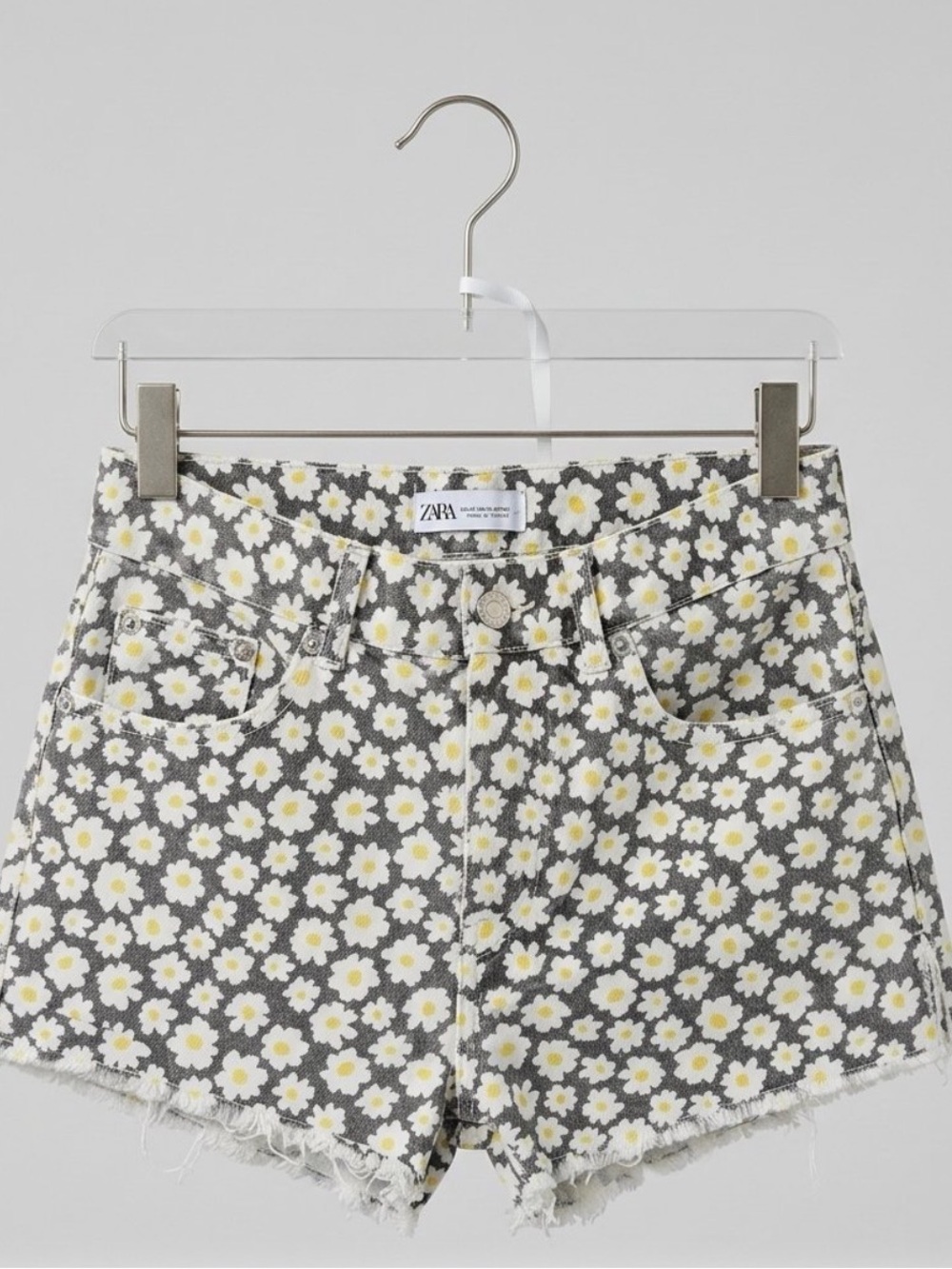Zara Gray Daisy-Print Denim Shorts — White & Yellow Flowers